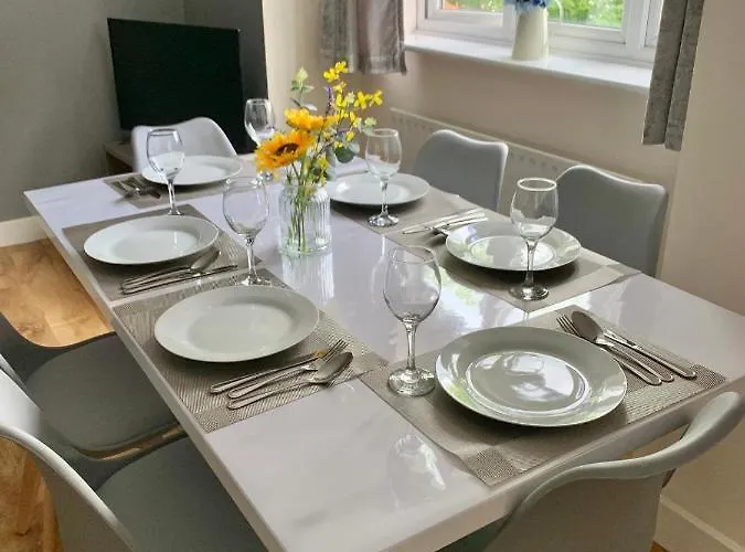Risinghurst, Oxford, An Entire 2Beds, 2Bathrooms, Free Wi-Fi, Free Parking