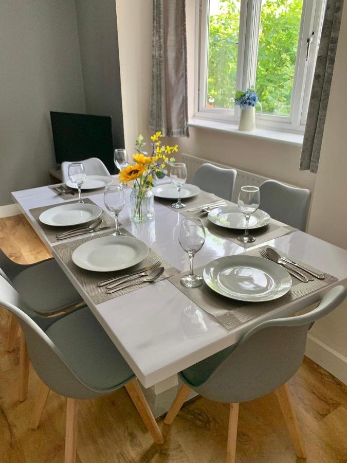 Risinghurst, Oxford, An Entire 2beds, 2bathrooms, Free Wi-fi, Free Parking Appartement *